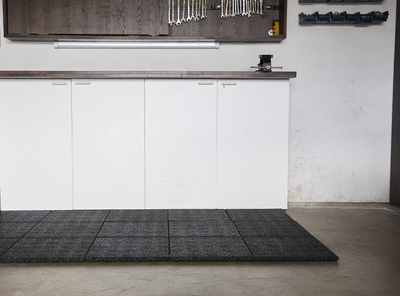 Universālās gumijas flīzes 500 x 500 x 20 mm melnas