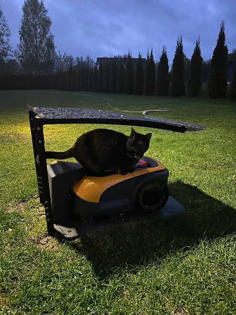 MaxCutter garage for robotic lawnmowers - ROBO Cover - Poly
