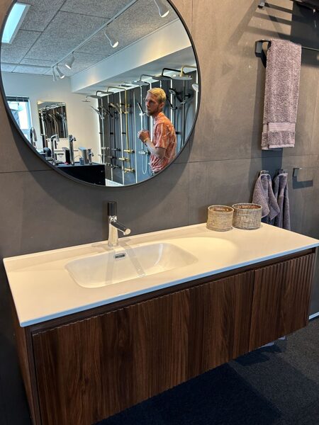 Vannasistabas skapis ar izlietni un virsmu, 120 cm, divas atvilktnes, tumšs tīkkoks